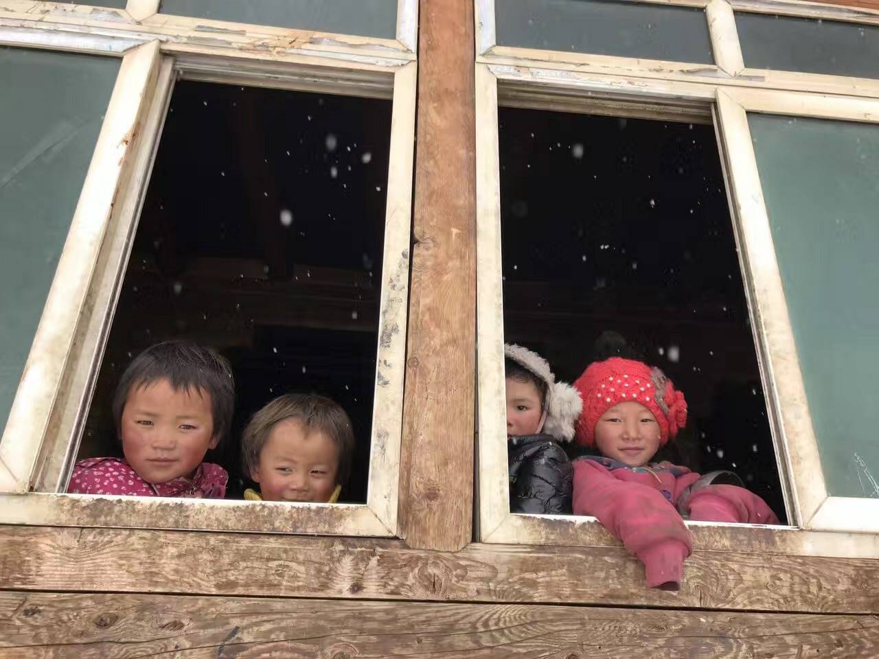 乐竞·网站登录官网入口-乐竞(中国)公益回顾丨家国同欢月同圆 温暖满载甘孜州(图9)